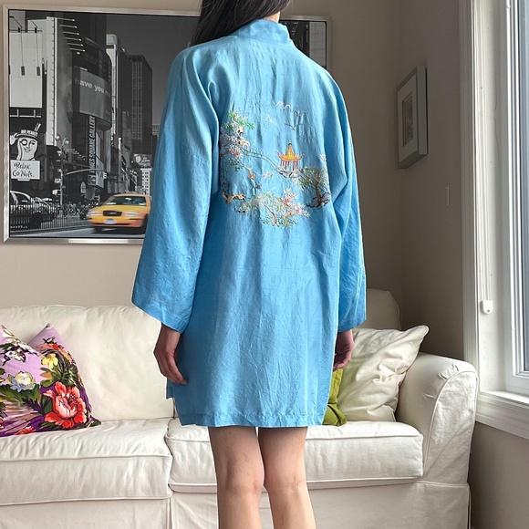 100%silk robe with scenic embroidery on front and back - Picture 5 of 16